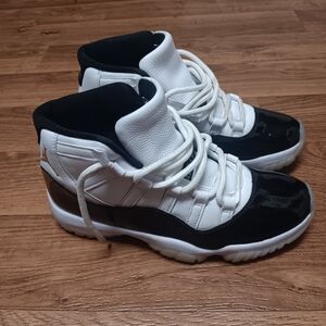 AIR JORDAN 11 "Gratitude" Sneakers Shoes Mens SZ 8.5